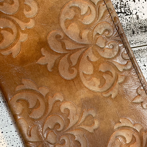 Cowhide Wristlet Clutch with Zipper Embossed print with detachable strap browns - Picture 11 of 13